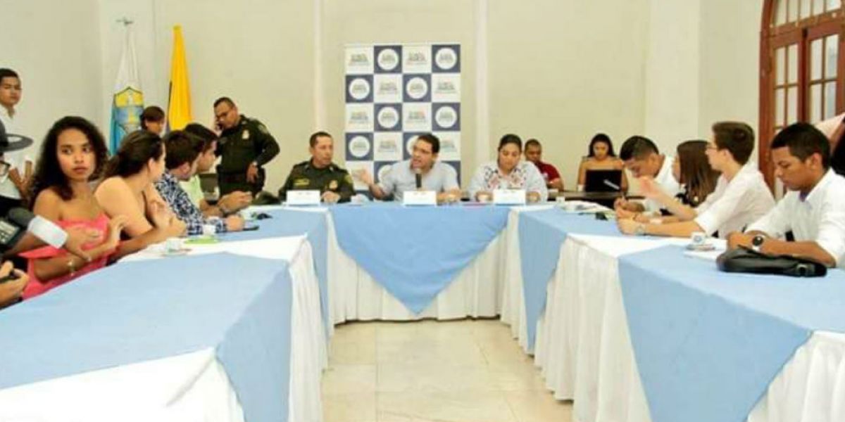 Prensa Alcaldía. Alcalde durante su reunión con la comunidad estudiantil.