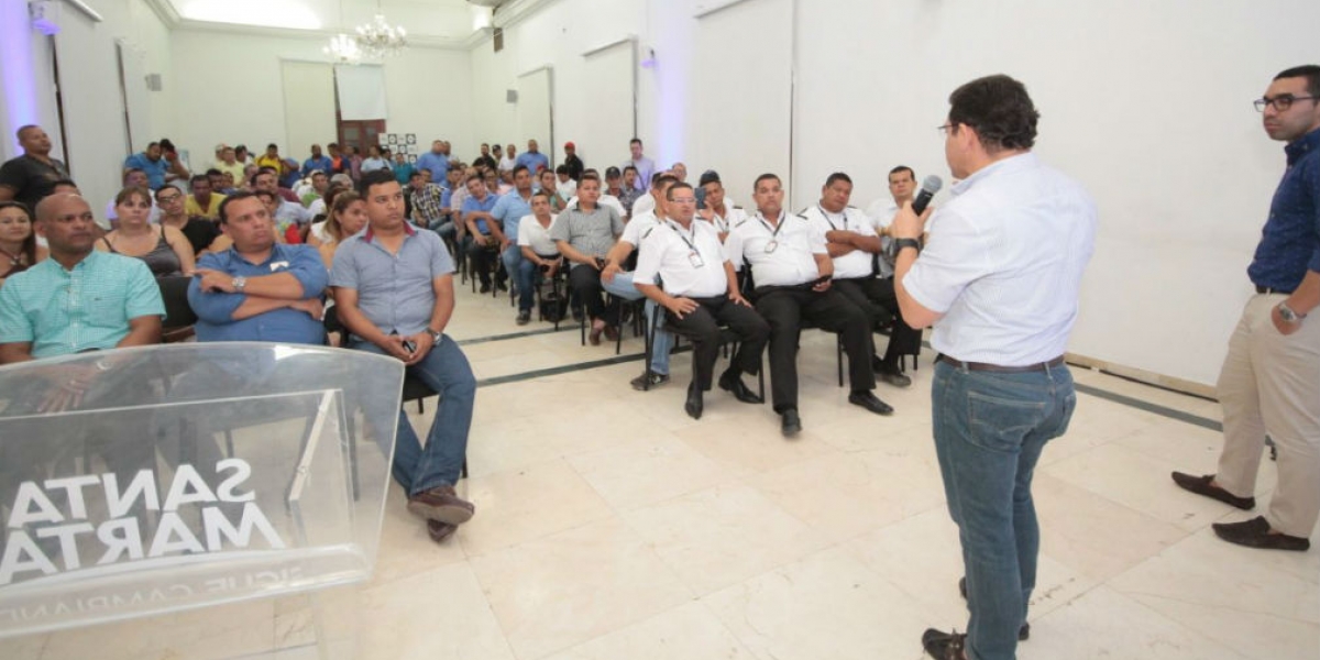 Alcaldía de Santa Marta El Alcalde presentó el Registro Único de Conductores de taxi.