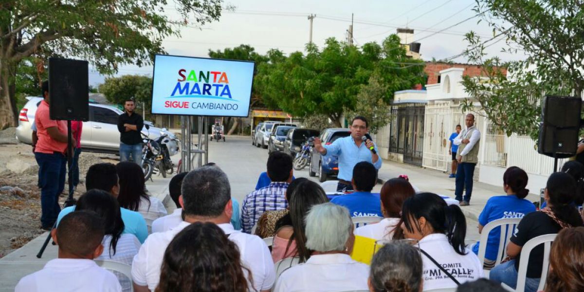 Oficina de Comunicaciones Alcaldía de Santa Marta. el mandatario local anunció otras inversiones en otras urbanizaciones.