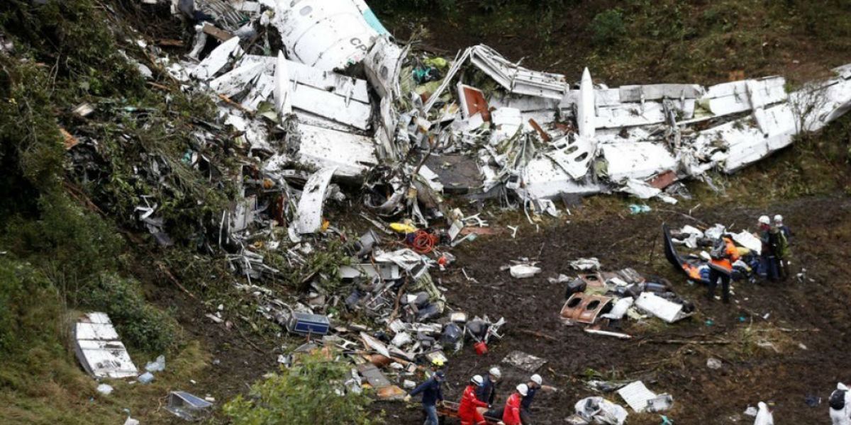 El avión quedó hecho trizas.