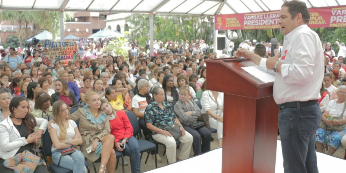 Mejor Vargas Lleras Vargas Lleras en su cierre de campaña en Antioquia.