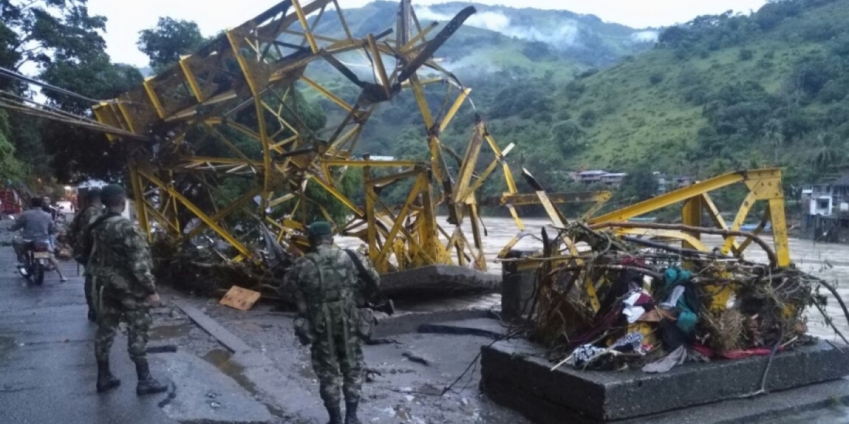 @COL_EJERCITO Puente destruido en Puerto Valdivia.