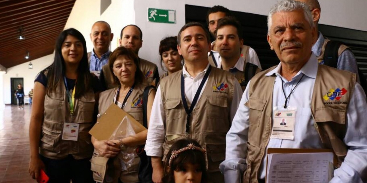 VTV CANAL 8. Javier Couso (centro), diputado de IU en el Parlamento Europeo, reportó normalidad en votaciones en Venezuela.