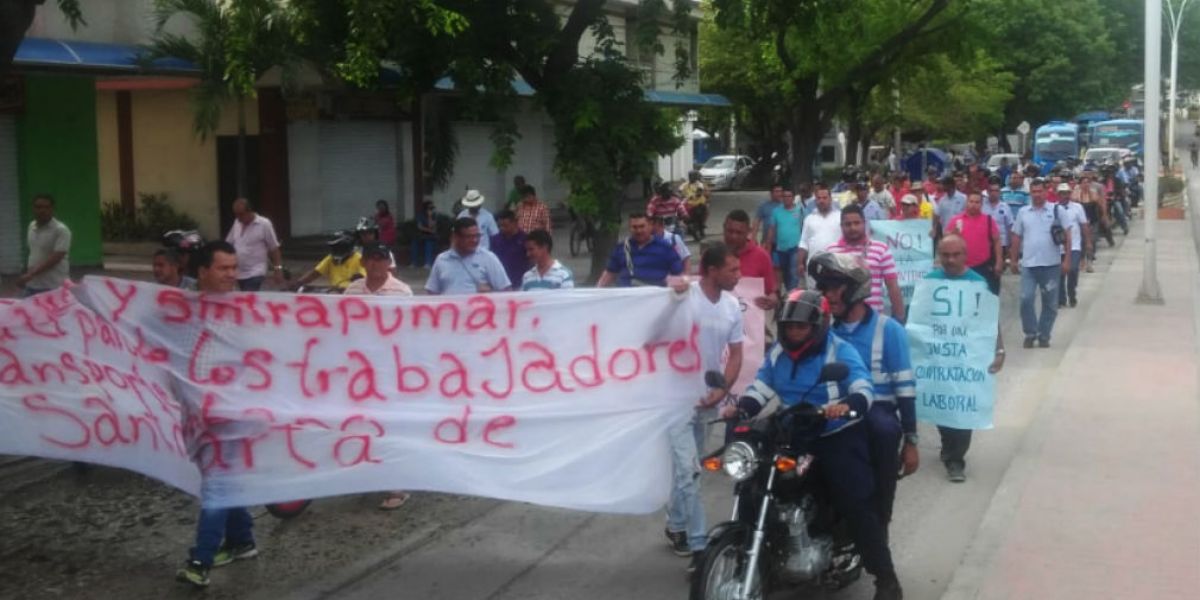 Los conductores en huelga han realizado marchas pacíficas por diferentes sectores de Santa Marta.