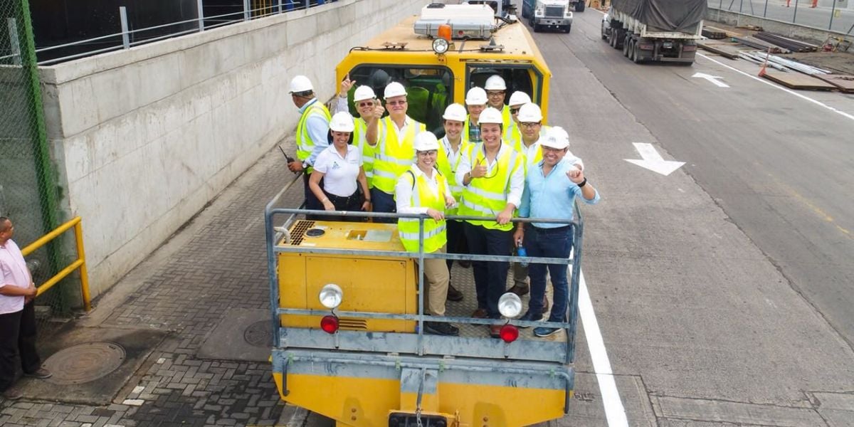 El recorrido inició desde las instalaciones de Puerto de Santa Marta con una parada específica en los talleres de Fenoco.