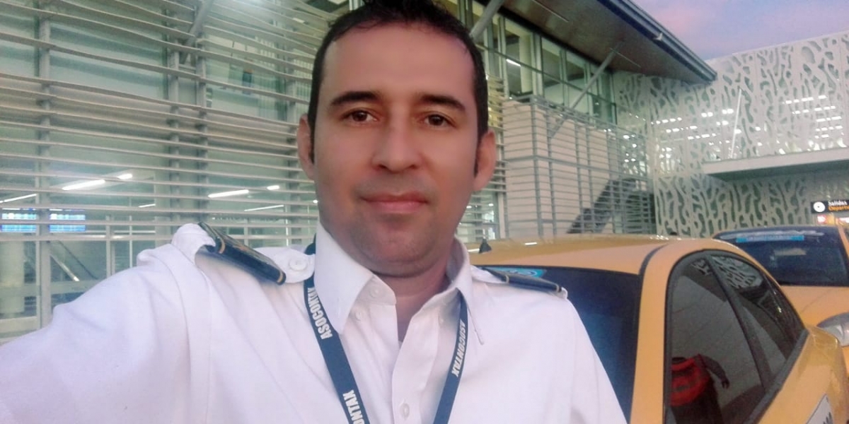 Cortesía. Alejandro Vélez, el taxista ejemplar.
