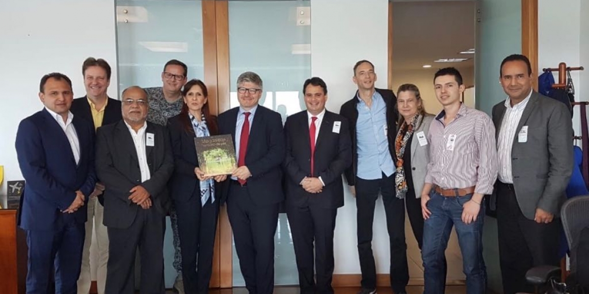 Ofiprensa Gobernación La gobernadora Rosa Cotes junto a las directivas de Aerocivil y el gabinete departamental