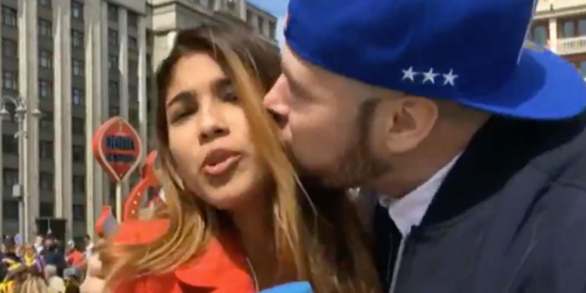 El hincha ruso que besó y tocó un pecho a la periodista colombiana, Julieth González Theran, mientras estaba informando en directo en el Mundial de fútbol, pidió disculpas.