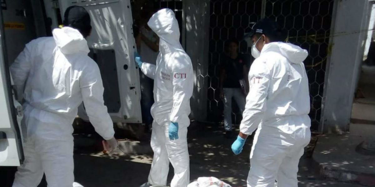 Zona Cero. Momento en el que se llevan el cuerpo de la víctima.
