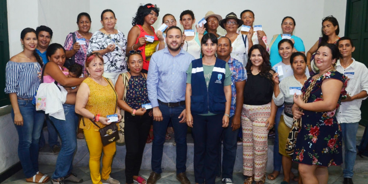 Alcaldía de Santa Marta Participantes del Festival Gastronómico recibieron certificado de buenas prácticas de manufacturas.