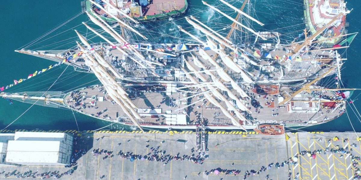 •	El terminal dispuso de toda su capacidad operativa y de seguridad para garantizar el éxito de la visita, abriendo las puertas del terminal a los ilustres visitantes.