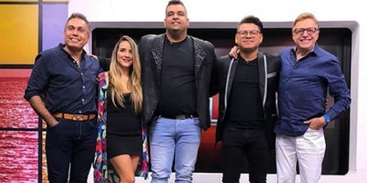 De izquierda a derecha: Ismael Barrios, Angelica Martínez, Rolando Ochoa, Arlintong Cordero y Jairo Martínez, jurados del concurso.