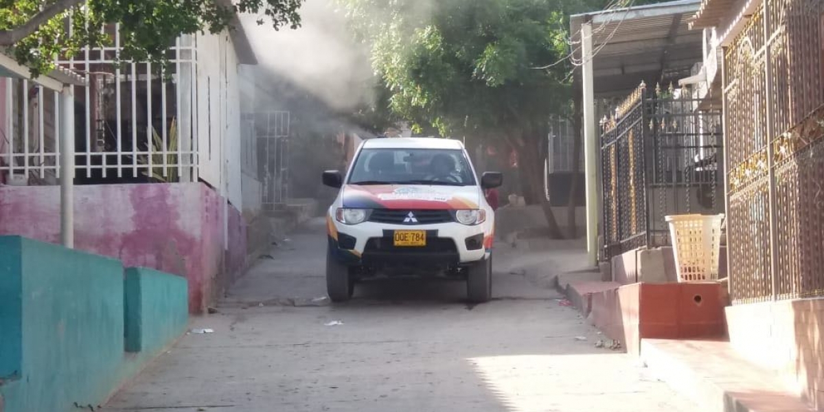 Prensa Alcaldía de Santa Marta. Realizan fumigación.