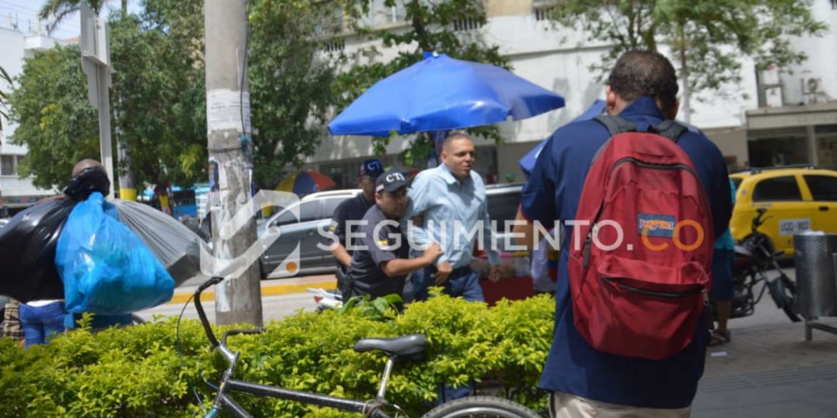 El Alcalde de Ciénaga llegando al centro judicial de Santa Marta.