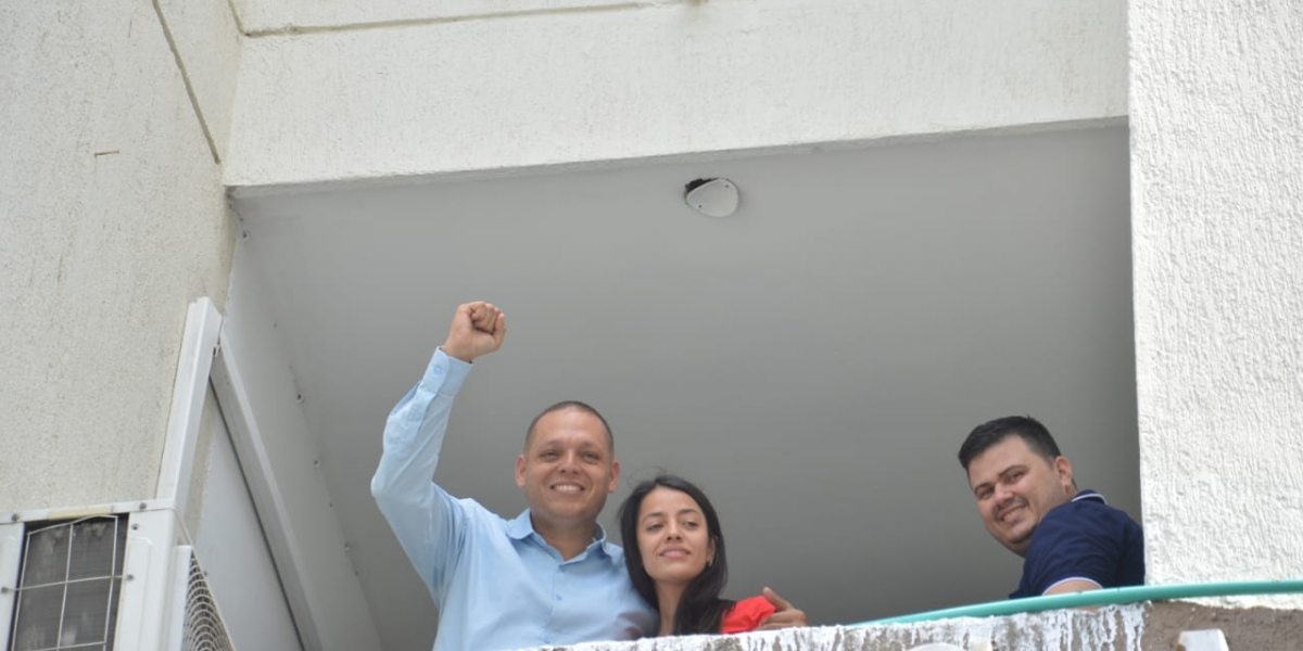 Oscar Mejía / Seguimiento.co Edgardo Pérez Díaz, alcalde de Ciénaga, antes de ingresar a la audiencia en el edificio Galaxia.