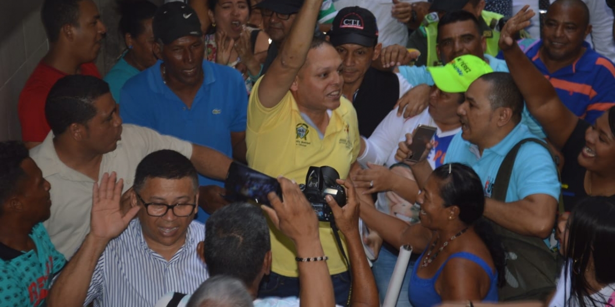 Oscar Mejía / Seguimiento.co Edgardo Pérez Díaz, alcalde de Ciénaga, a su salida del edificio Galaxia.