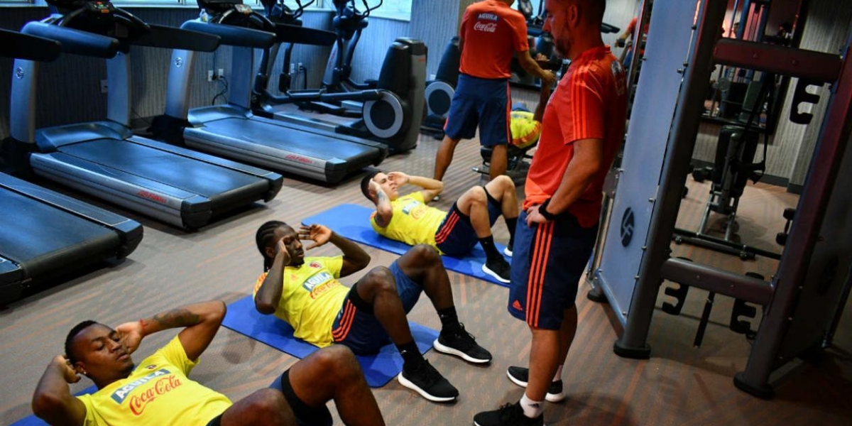 Prensa FCF. Jugadores de Colombia hacen trabajos de gimnasio.