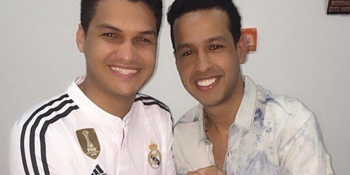 Instagram. El cantante Elder Dayan Díaz junto a su fallecido hermano Martín Elías.