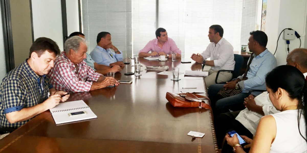 La reunión fue presidida por el gerente de Electricaribe, David de Marchena, y el presidente de Asbama, José Francisco Zúñiga.