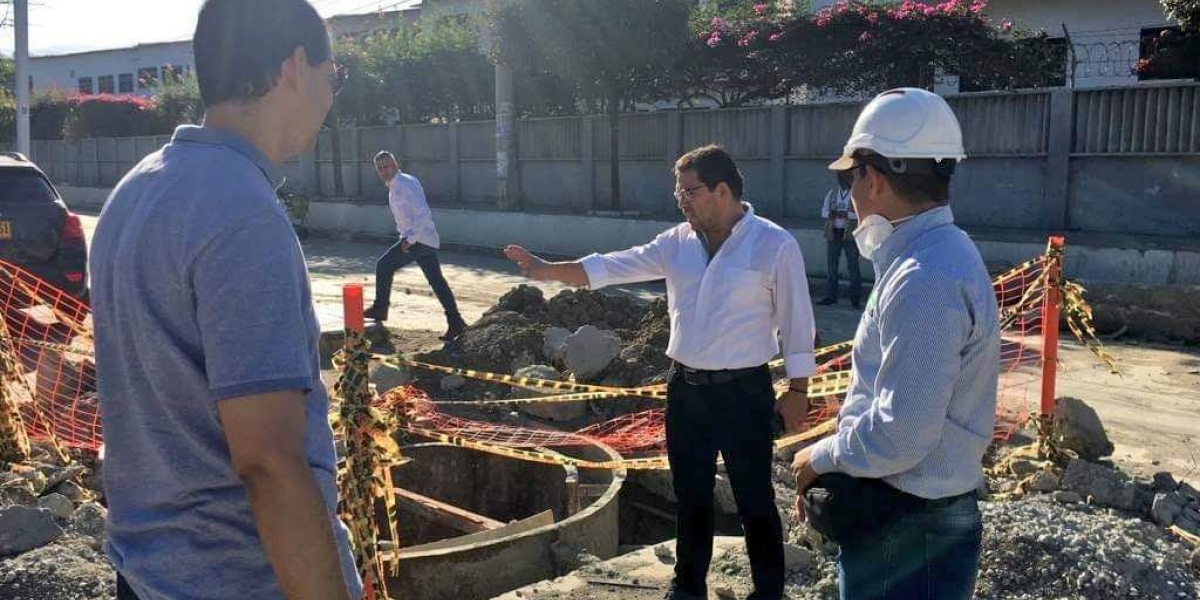 El alcalde de Santa Marta, Rafael Martínez realizó una inspección de la obra.