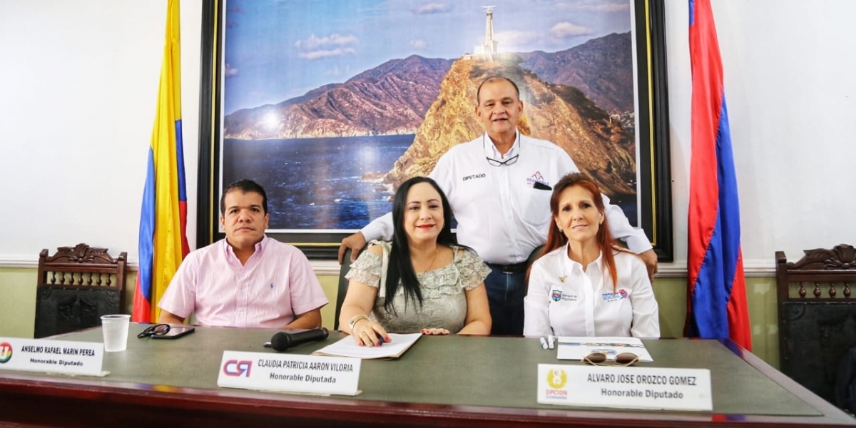 Asamblea del Magdalena. La gobernadora Rosa Cotes junto a la presidenta de la Asamblea, Claudia Patricia Aarón, instalaron el periodo de sesiones.