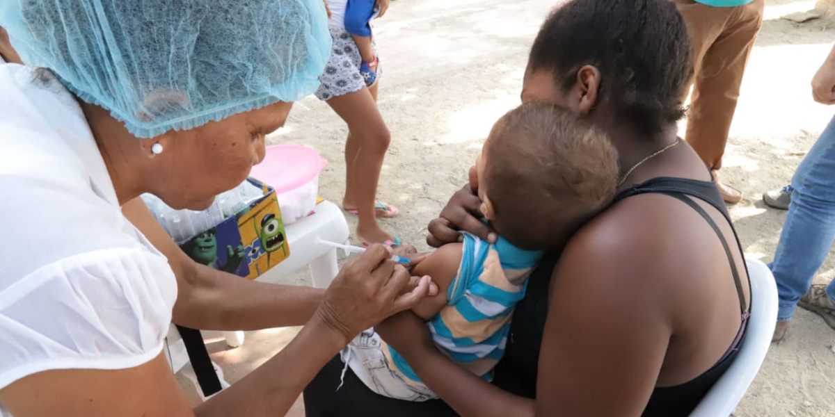 Alcaldía de Santa Marta. Secretaría de Salud invita a los samarios a acudir con los menores a las 44 unidades habilitadas en el Distrito y prevenir 26 enfermedades.