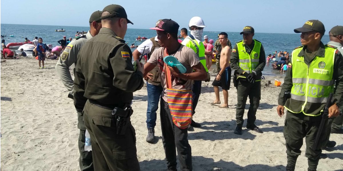 Policía La Policía Metropolitana de Santa Marta durante operativos en El Rodadero