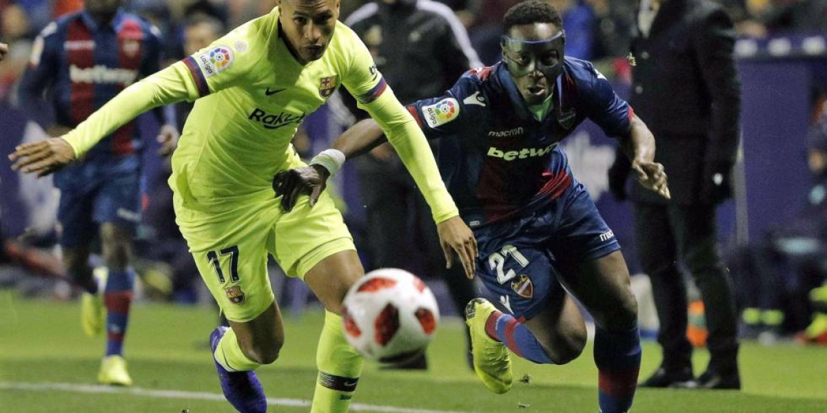 El defensor colombiano jugó sus primeros 90 minutos con el Barsa. 