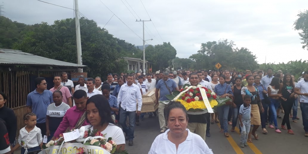 Cortesía La comunidad de la zona rural también acompañó las honras fúnebres.