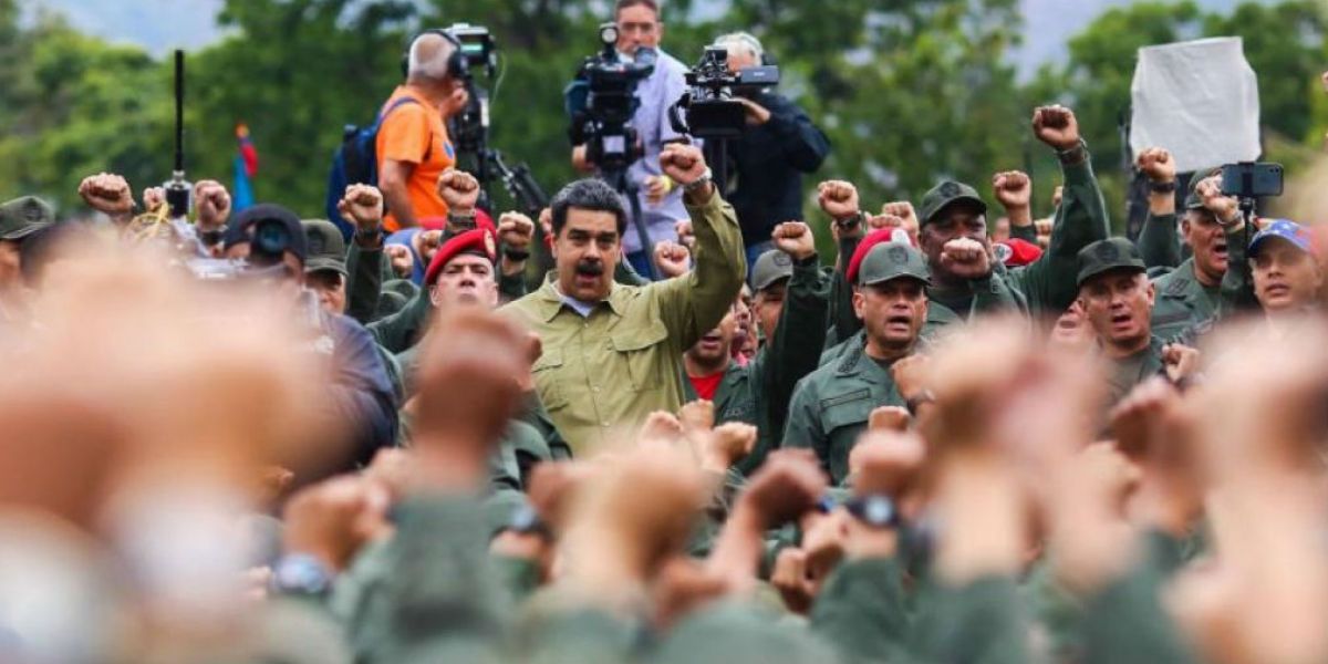 Cortesía Maduro en base militar venezolana