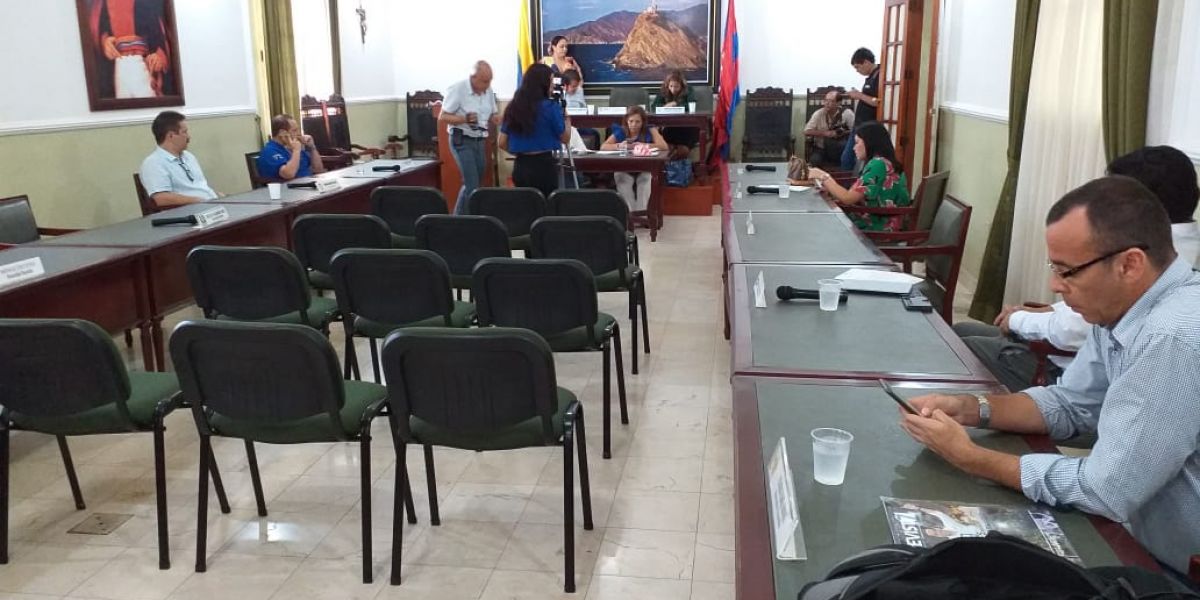 Seguimiento.co Nueve diputados asistieron al primer día del del tercer periodo de sesiones ordinarias.