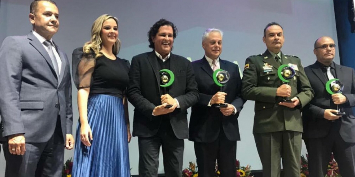 Carlos Vives durante su distinción en el evento de Fenalco Solidario.