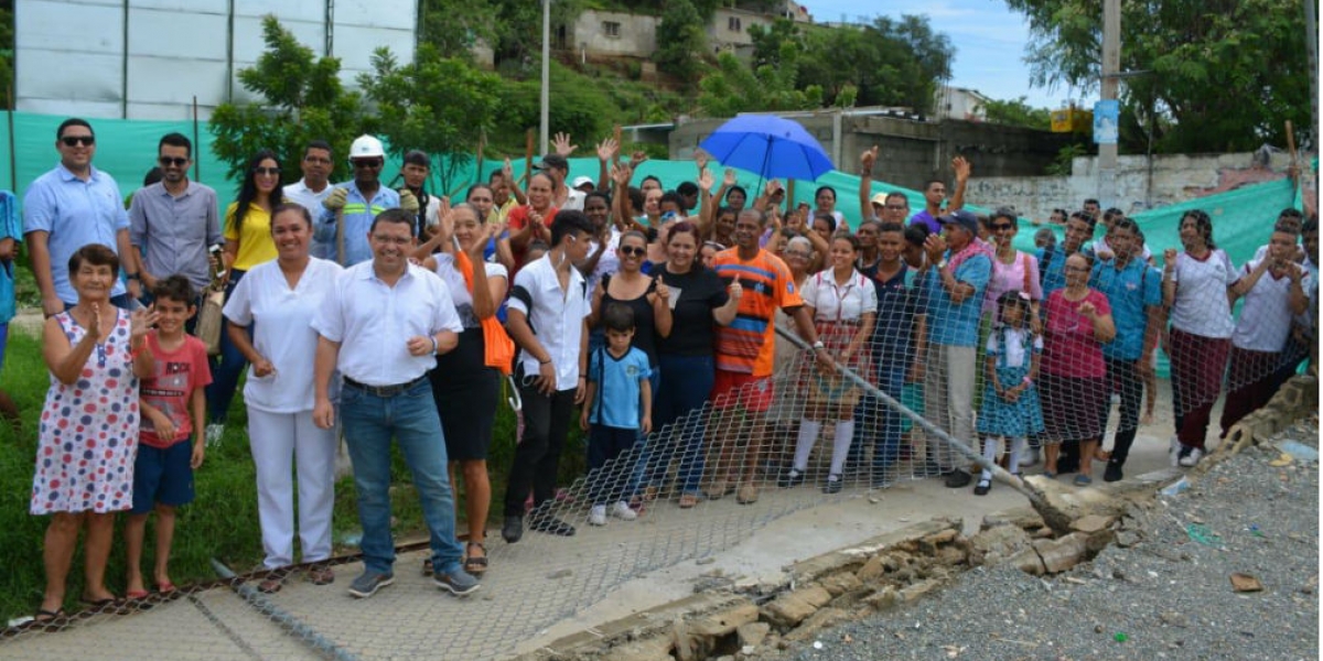 Cortesía Inicio de las obras con la presencia del alcalde.