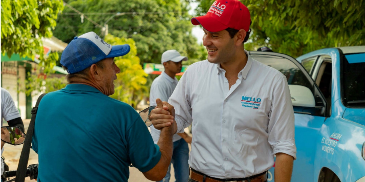 Cortesía El Mello reunido con simpatizantes de su campaña.