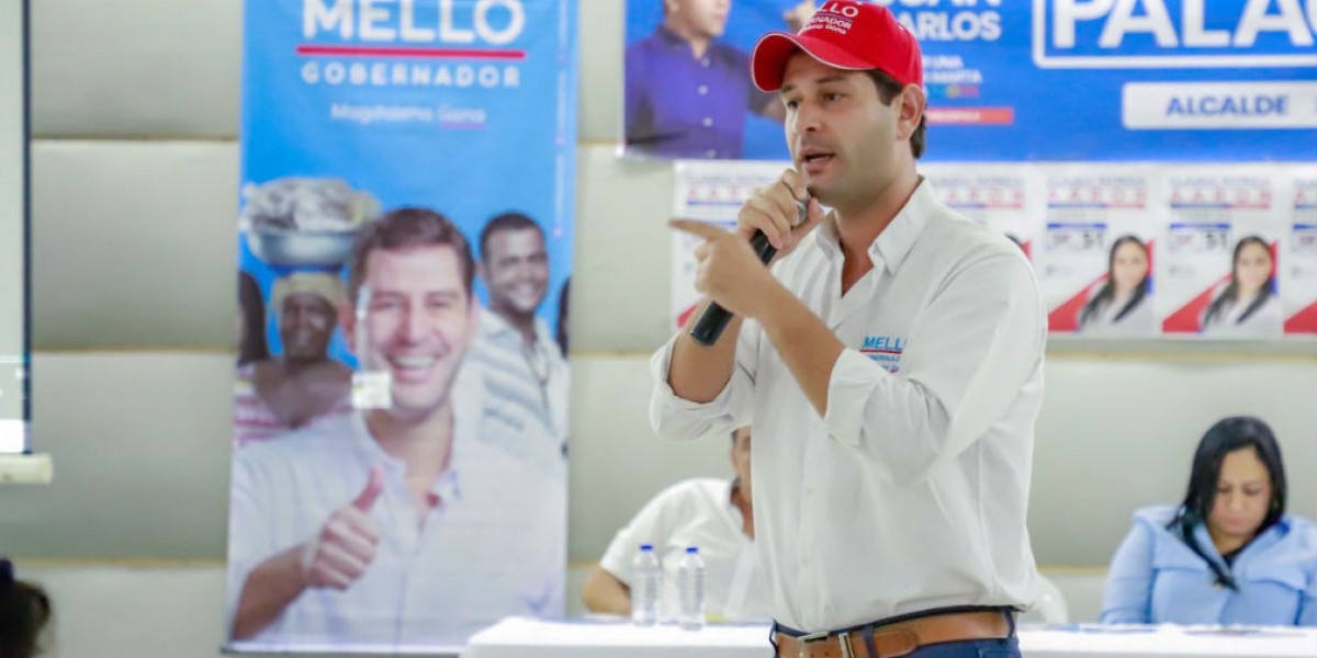 Cortesía El Mello reunido con simpatizantes de su campaña.