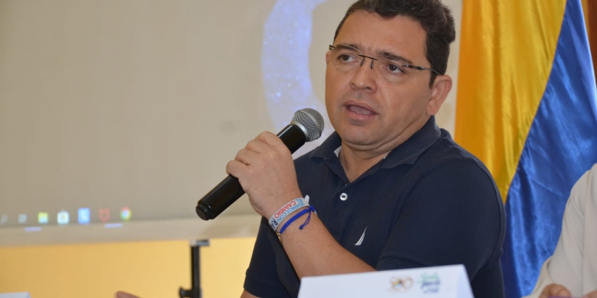 El alcalde Rafael Martínez socializó la implementación de esta política en una rueda de prensa. 