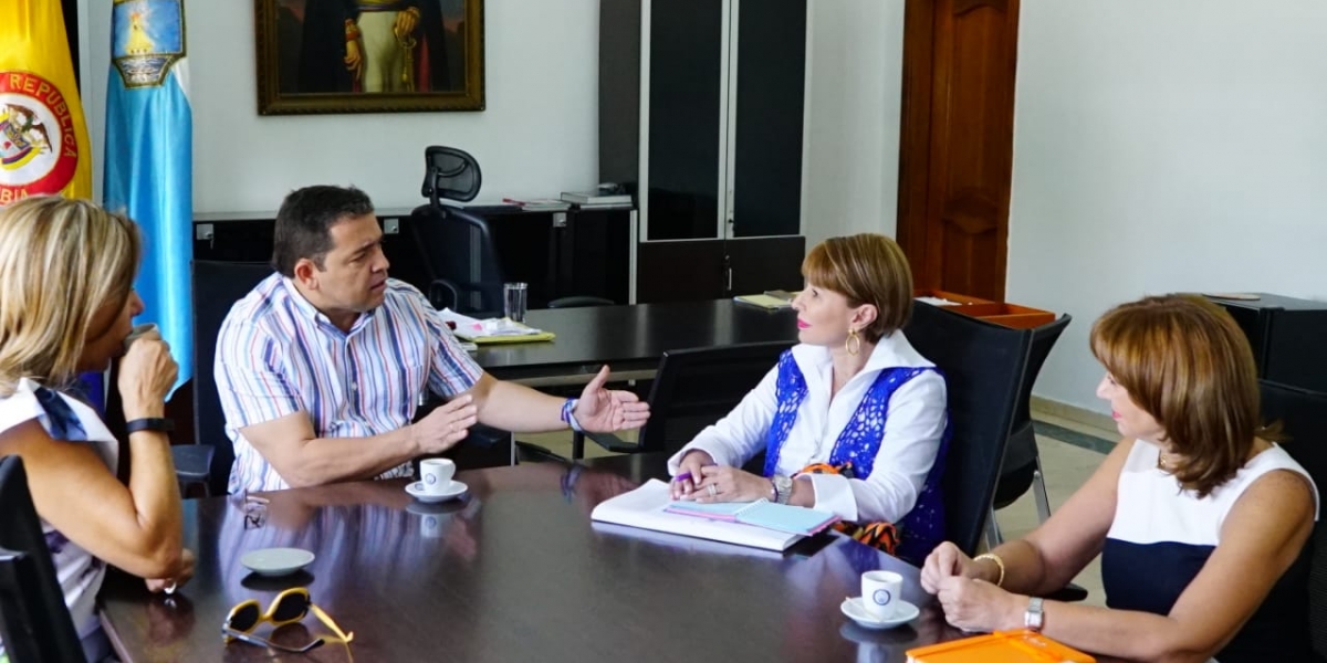 La ministra de Trabajo, Alicia Arango, se reunió con el alcalde Rafael Martínez. 