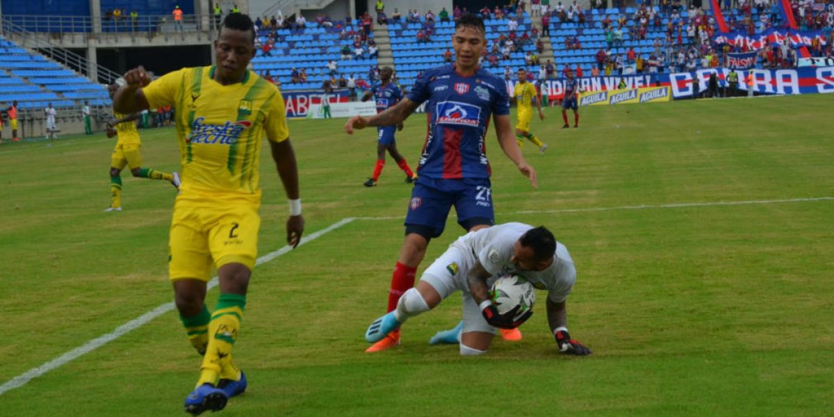 El 'onceno bananero' viaja a Manizales a jugarse su último cartucho por la permanencia. 