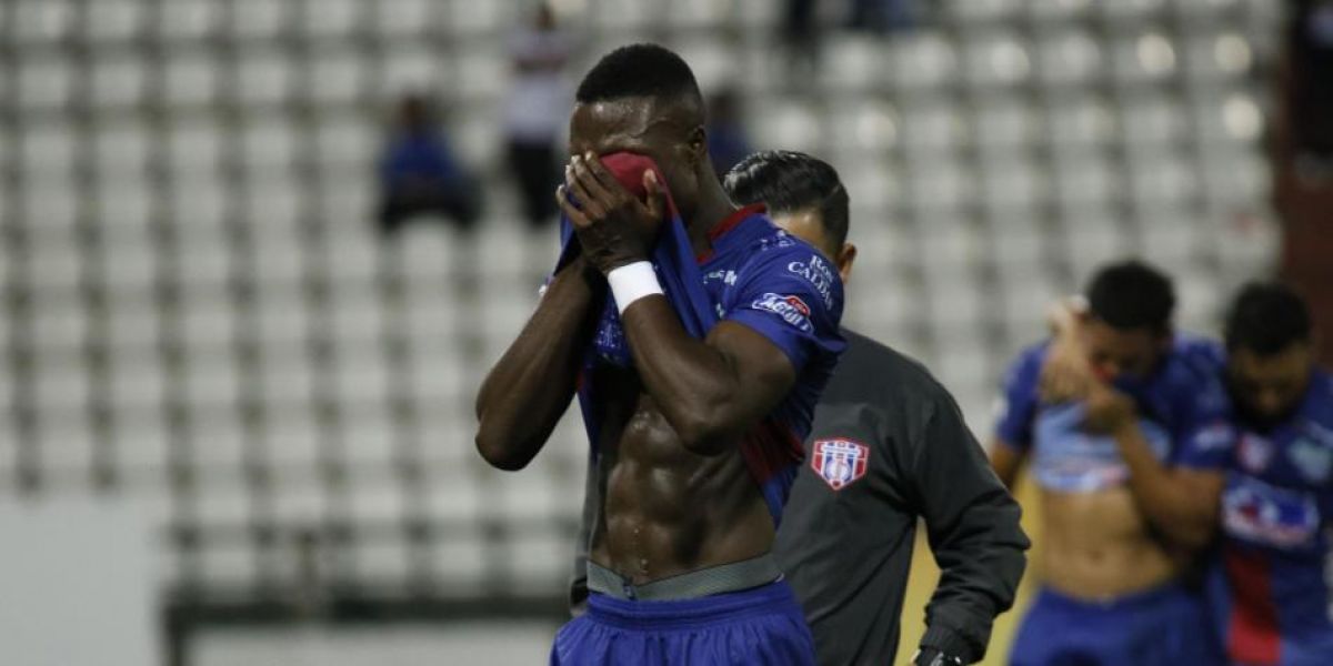 Jugadores del Unión lloran luego de perder con Once Caldas.