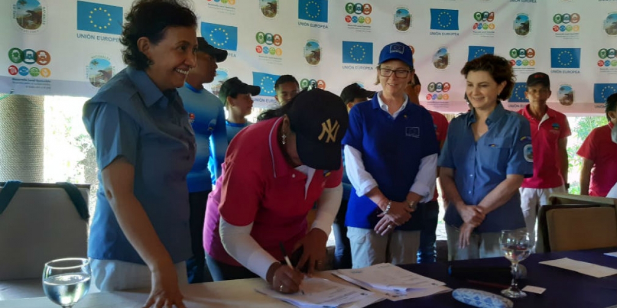 Seguimiento.co Firma de acuerdo entre Parques Nacionales y Asociación Ecoturística de Taganga.