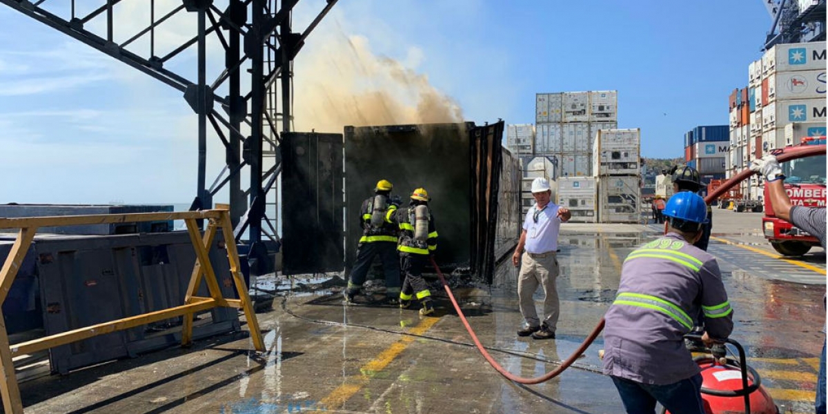 Incendio en muelle 1 de la Sociedad Portuaria.