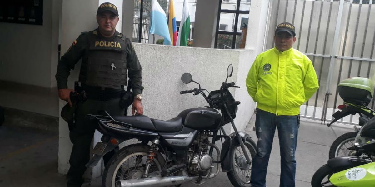 Policía Motocicleta recuperada por la Policía en Santa Marta.