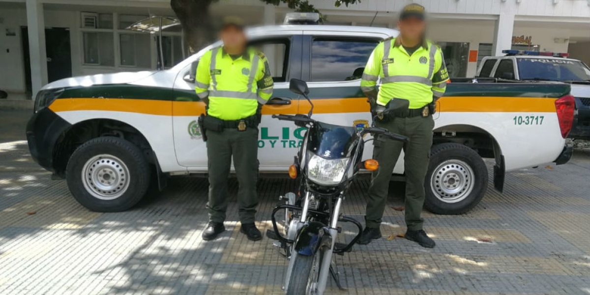 Motocicleta recuperada por la Policía en Santa Marta.