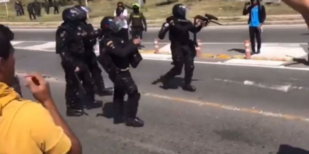 Captura de pantalla Luego de la marcha de este 21 de noviembre en Santa Marta, algunas personas que participaron aseguran haber sido víctimas del abuso de autoridad por parte del personal del Esmad.