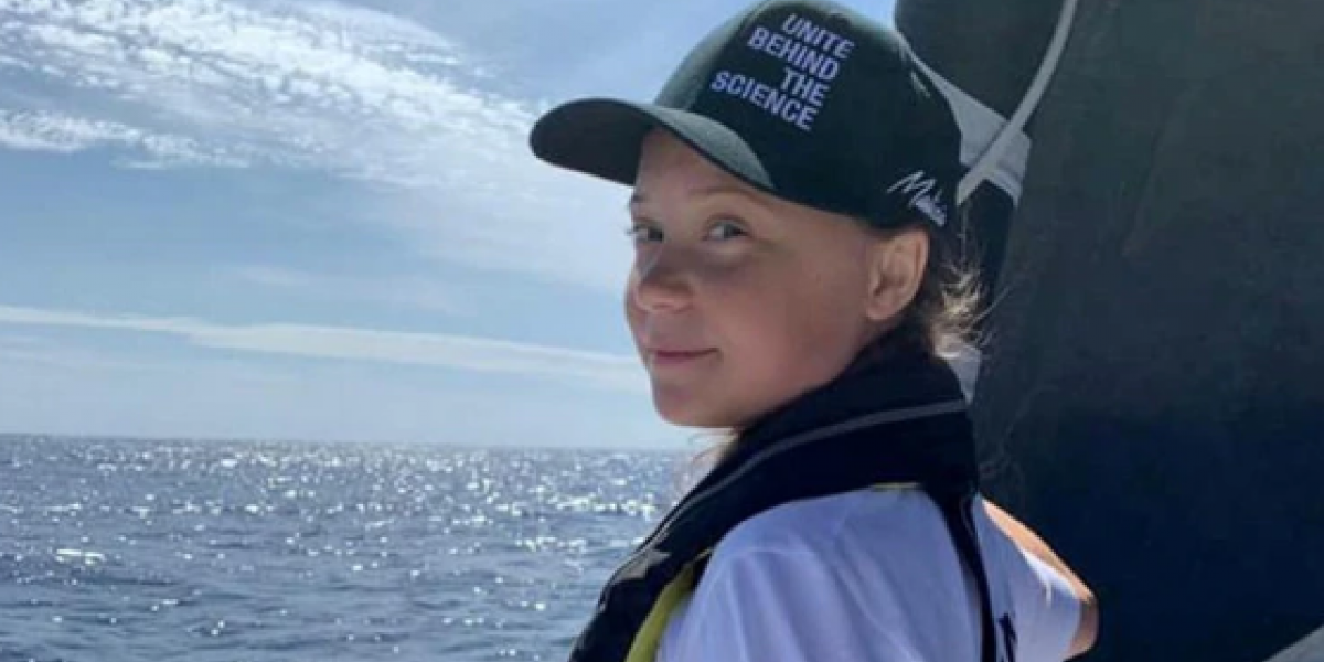 Greta Thunberg, a bordo del barco que la traslada a Portugal