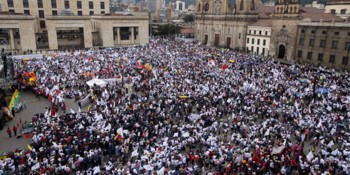 Revista Semana Plaza Bolívar Bogotá