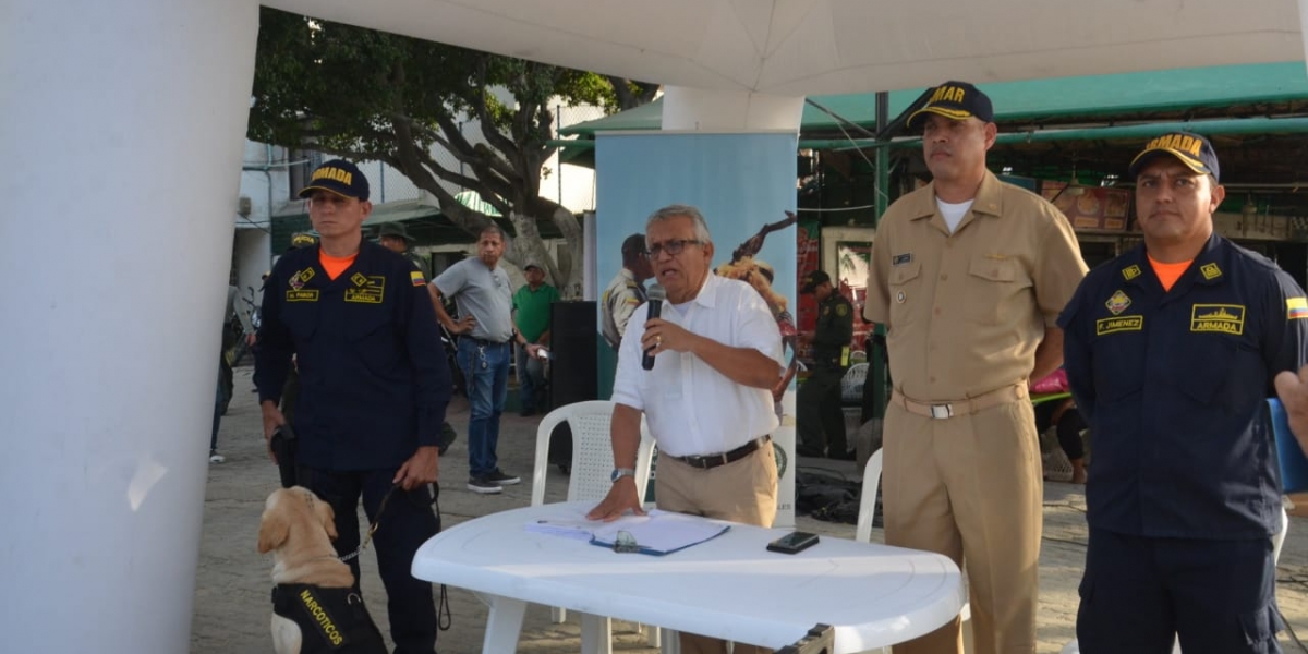 Oscar Mejía - Seguimiento.co El secretario de Gobierno Distrital, Adolfo Bula, y autoridades del Distrito