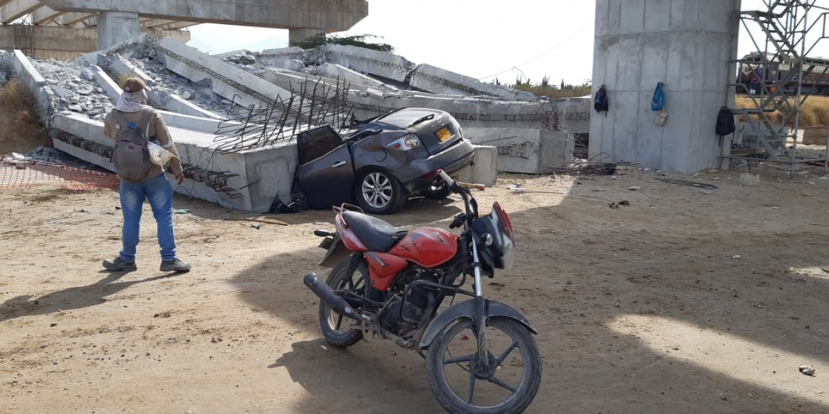 Caída de vigas de puente en construcción en Ciénaga