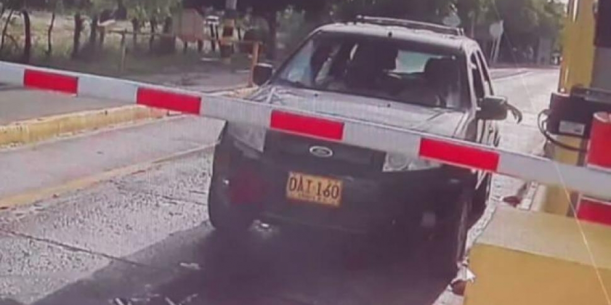 Noticias Caracol Camioneta donde se movilizaba Nathalia Jiménez y Rodrigo Monsalve