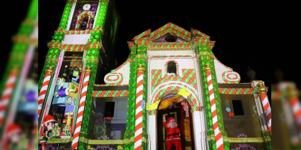 Catedral Basílica de Santa Marta Iluminada con el Maping navideño.